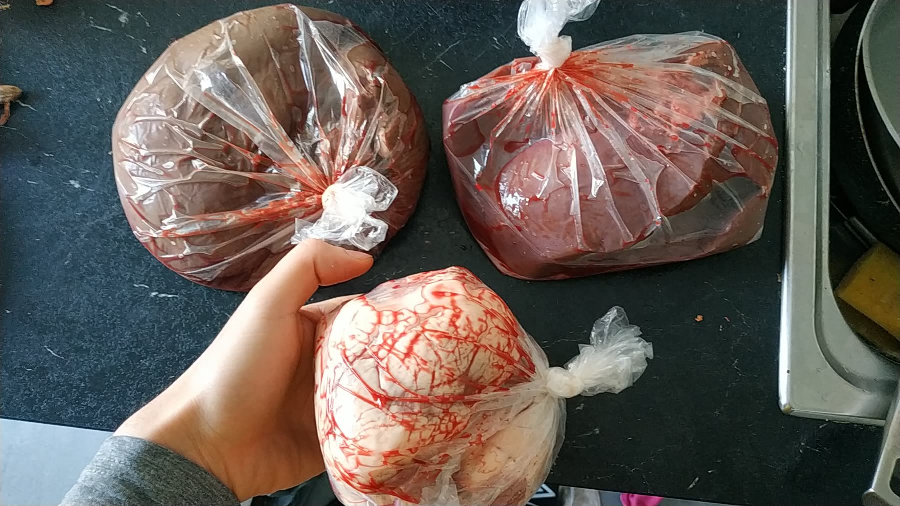 Zakken vers gehakt, vacuüm verpakt